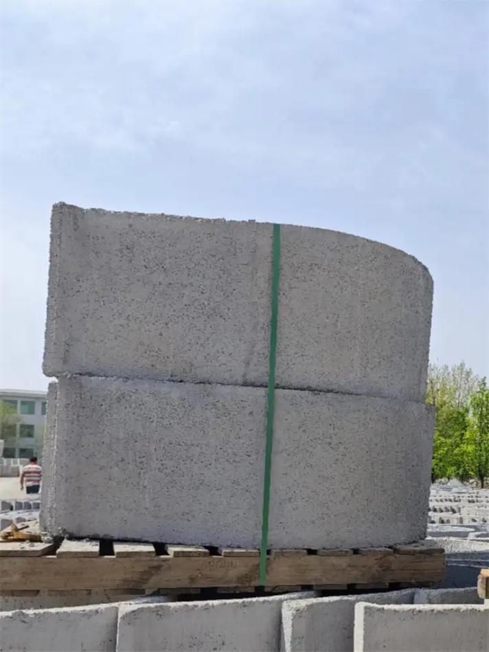 濟寧水泥U型槽施工現場 多元產品助力工程建設，實惠價格鑄就品質工程